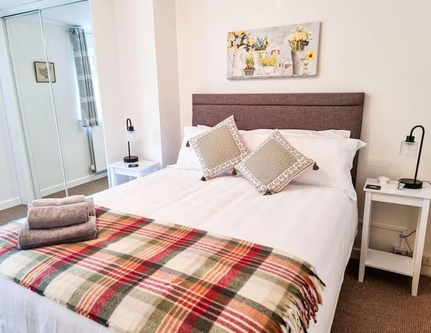 Luxury Cheltenham Home With Ev Charger - Lechampton Hills Zewnętrze zdjęcie