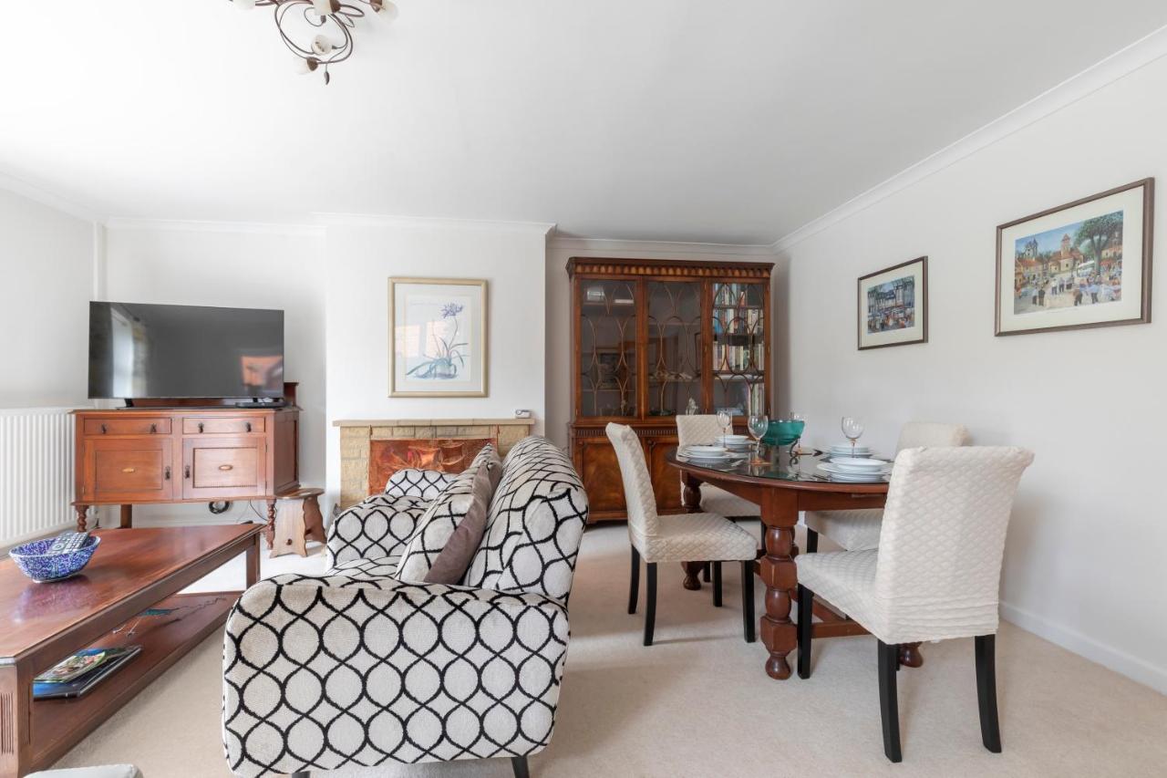 Luxury Cheltenham Home With Ev Charger - Lechampton Hills Zewnętrze zdjęcie