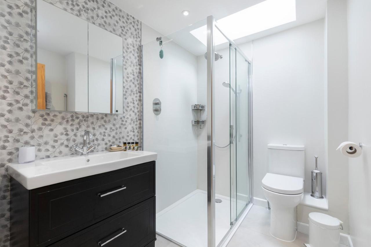 Luxury Cheltenham Home With Ev Charger - Lechampton Hills Zewnętrze zdjęcie